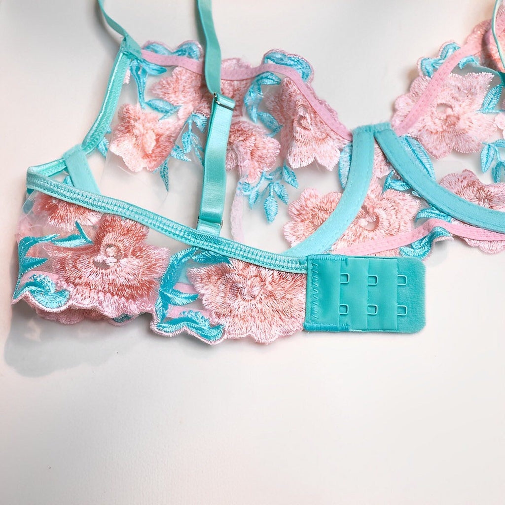 Lingerie bordado em flores com saia