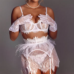Lingerie Branca com Plumas – Glamour que encanta e destaca