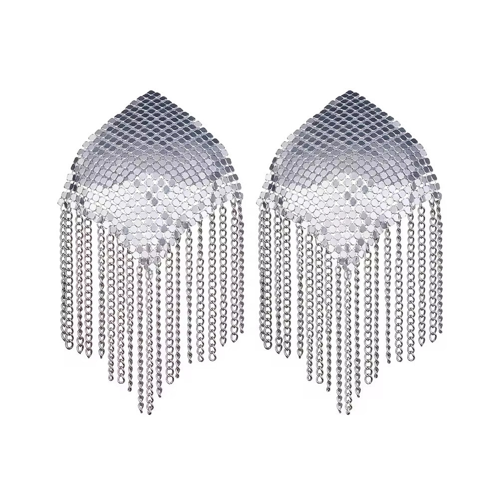 Tapa-Seios Metálico com Franjas – Efeito Cobra de Luxo