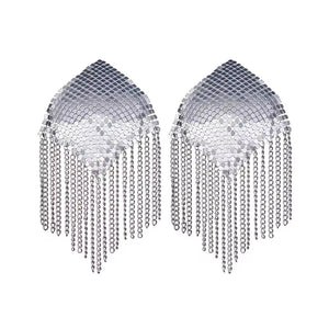 Tapa-Seios Metálico com Franjas – Efeito Cobra de Luxo