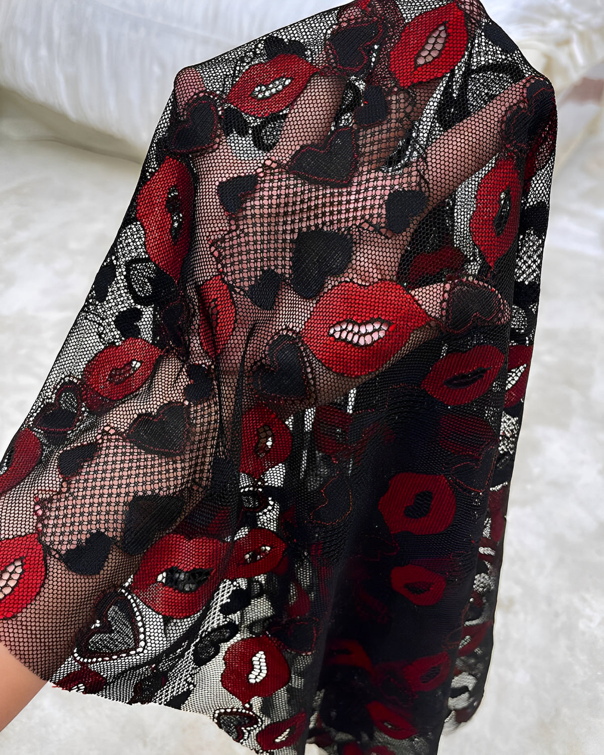 BabyDoll Vermelho Transparente Kiss – Atitude e Conforto para Noites Frias