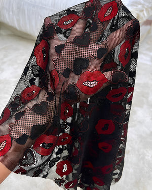 BabyDoll Vermelho Transparente Kiss – Atitude e Conforto para Noites Frias