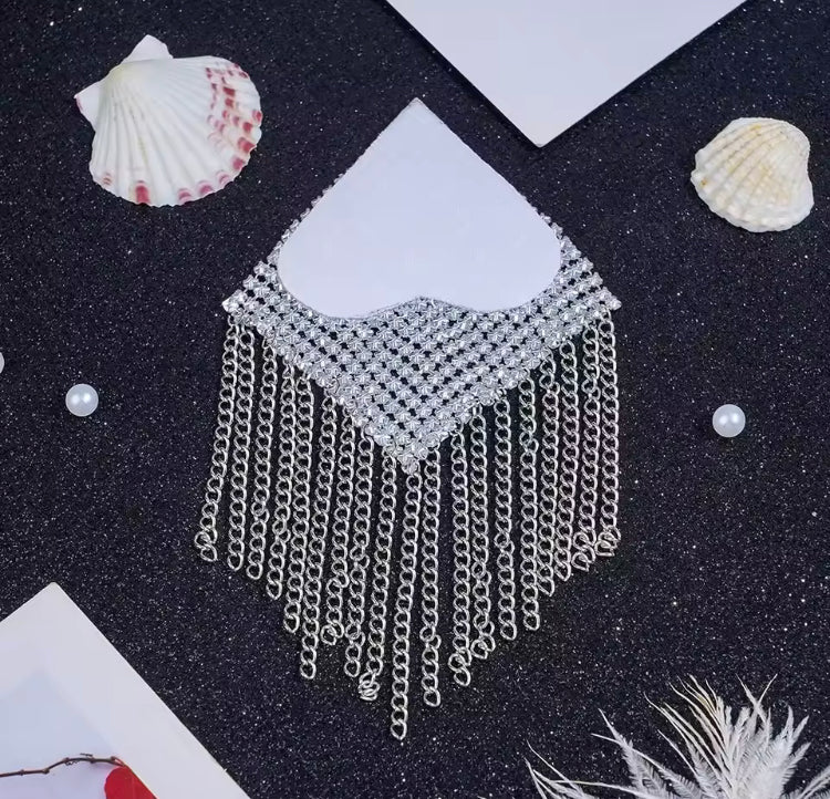 Tapa-Seios Metalizado com Franjas Longas - Brilho e Movimento no Limite do Prazer