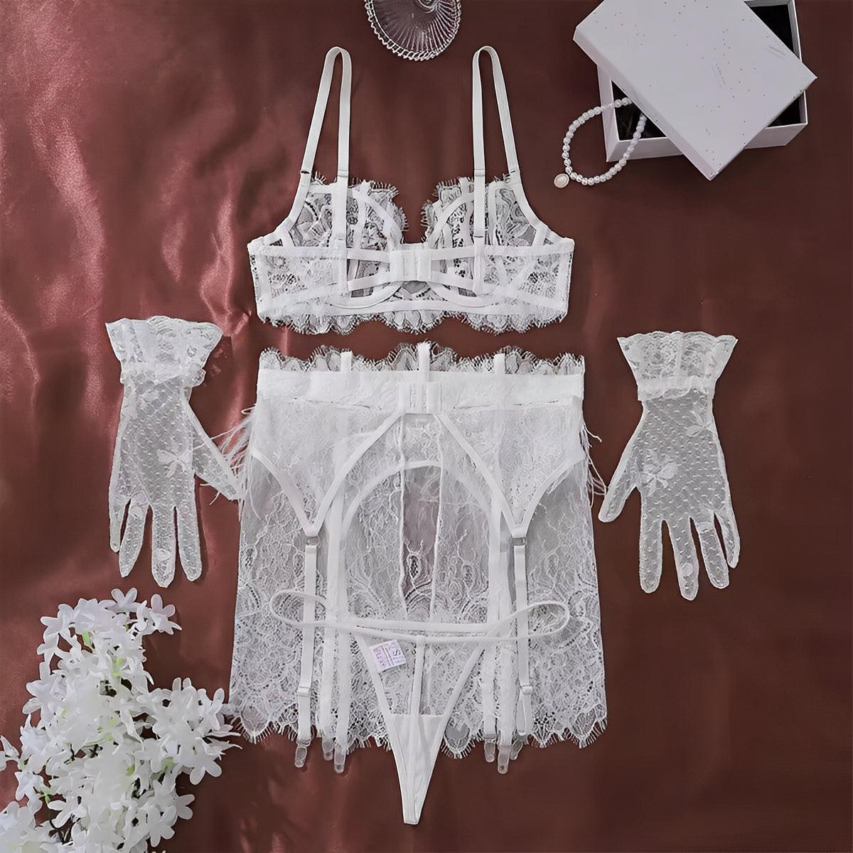 Lingerie Branca com Plumas – Glamour que encanta e destaca