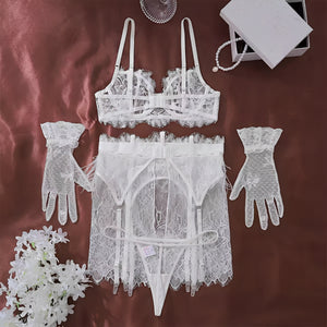 Lingerie Branca com Plumas – Glamour que encanta e destaca