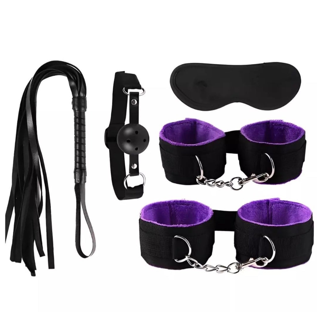 Kit Bondage com 5 Itens - Algemas, Venda, Mordaça, Chicote e Trava em vermelho, preto e roxo