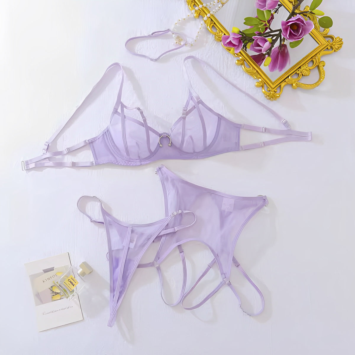 Lingerie Lilás com Recortes Modernos – Delicadeza com design autêntico