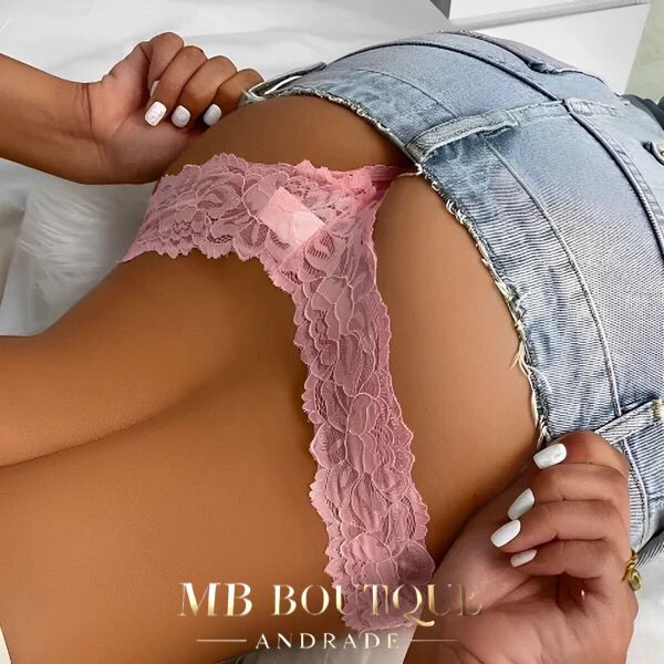 Calcinha de renda com detalhe em laço