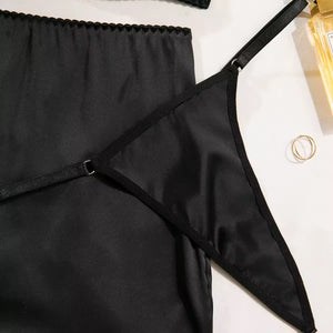 Lingerie Red Seduction – Com Saia de Cetim, Ligas e Fio Dental Regulável