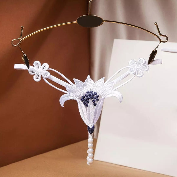 Calcinha com pérolas