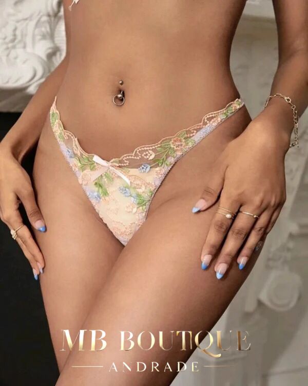 Calcinha de renda com flores ( regulagem do lado)