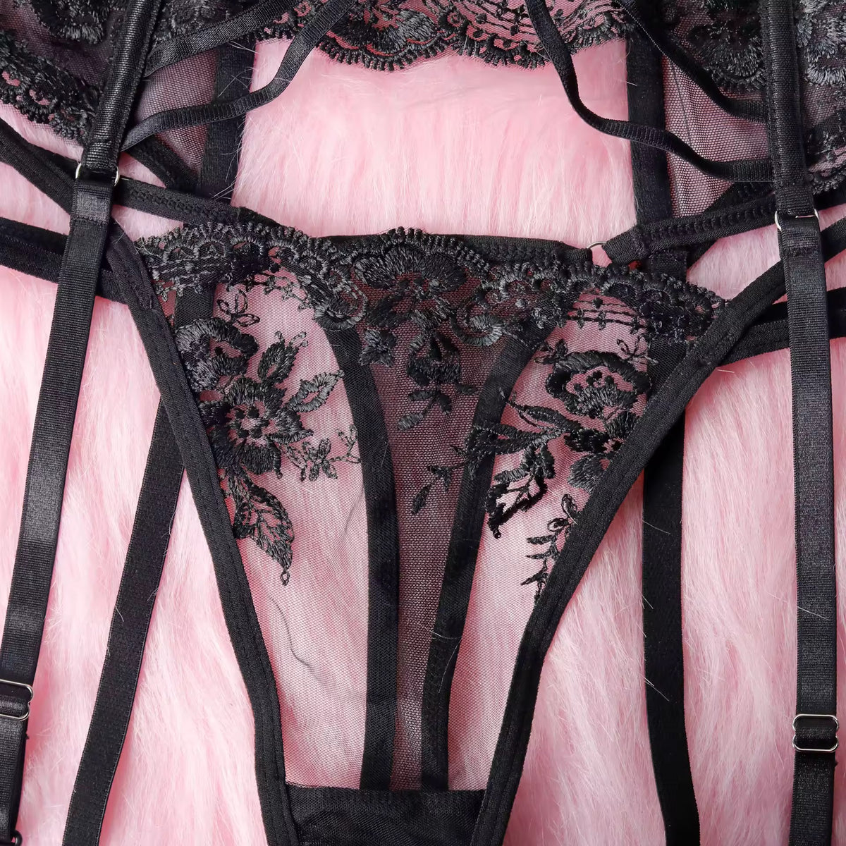 Lingerie Black Secret – Renda Floral com Strappy e Cinta-Liga