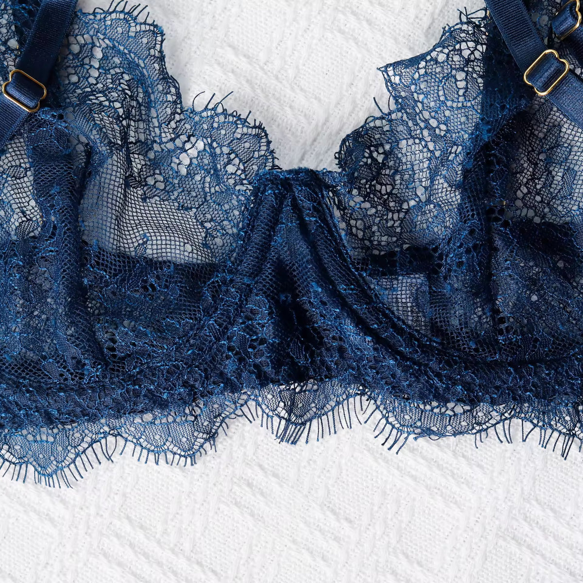 Lingerie Midnight Lace – Renda Preta com Harness e Cinta-Liga | Com Aro, Sem Bojo