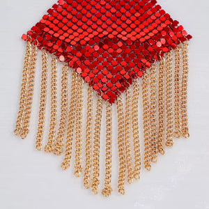 Tapa-Seios Metálico com Franjas – Efeito Cobra de Luxo