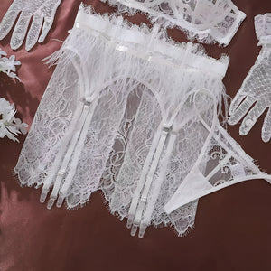 Lingerie Branca com Plumas – Glamour que encanta e destaca