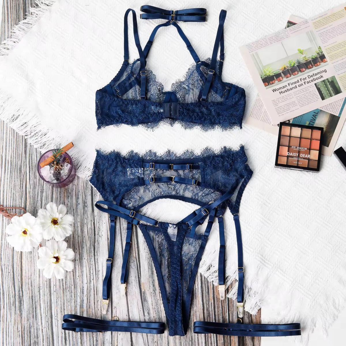 Lingerie Midnight Lace – Renda Preta com Harness e Cinta-Liga | Com Aro, Sem Bojo