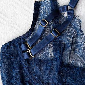 Lingerie Midnight Lace – Renda Preta com Harness e Cinta-Liga | Com Aro, Sem Bojo