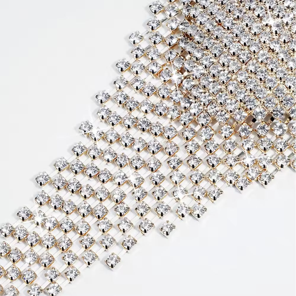 Tapa-Seios Gota de Cristal com Corpo de Strass – Luxo Máximo e Impacto Visual