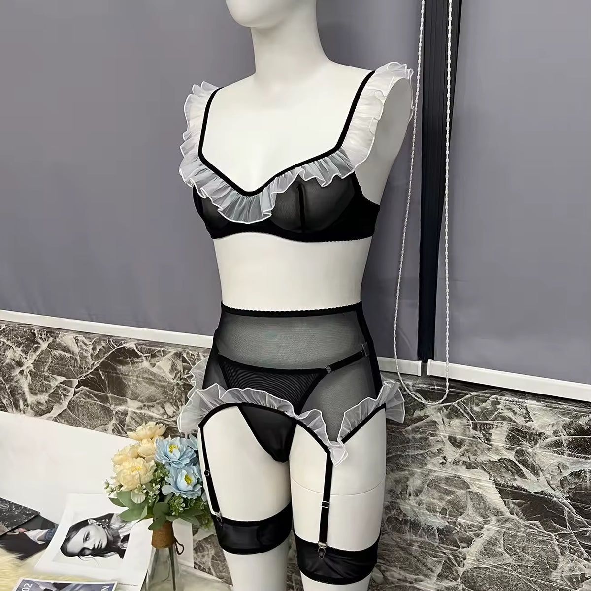 Fantasia Empregada – Fantasia com Babados e Transparência