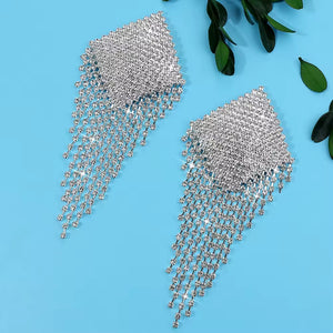 Tapa-Seios Gota de Cristal com Corpo de Strass – Luxo Máximo e Impacto Visual