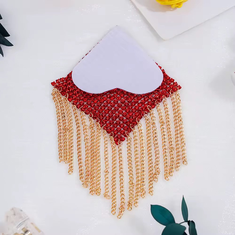 Tapa-Seios Metálico com Franjas – Efeito Cobra de Luxo