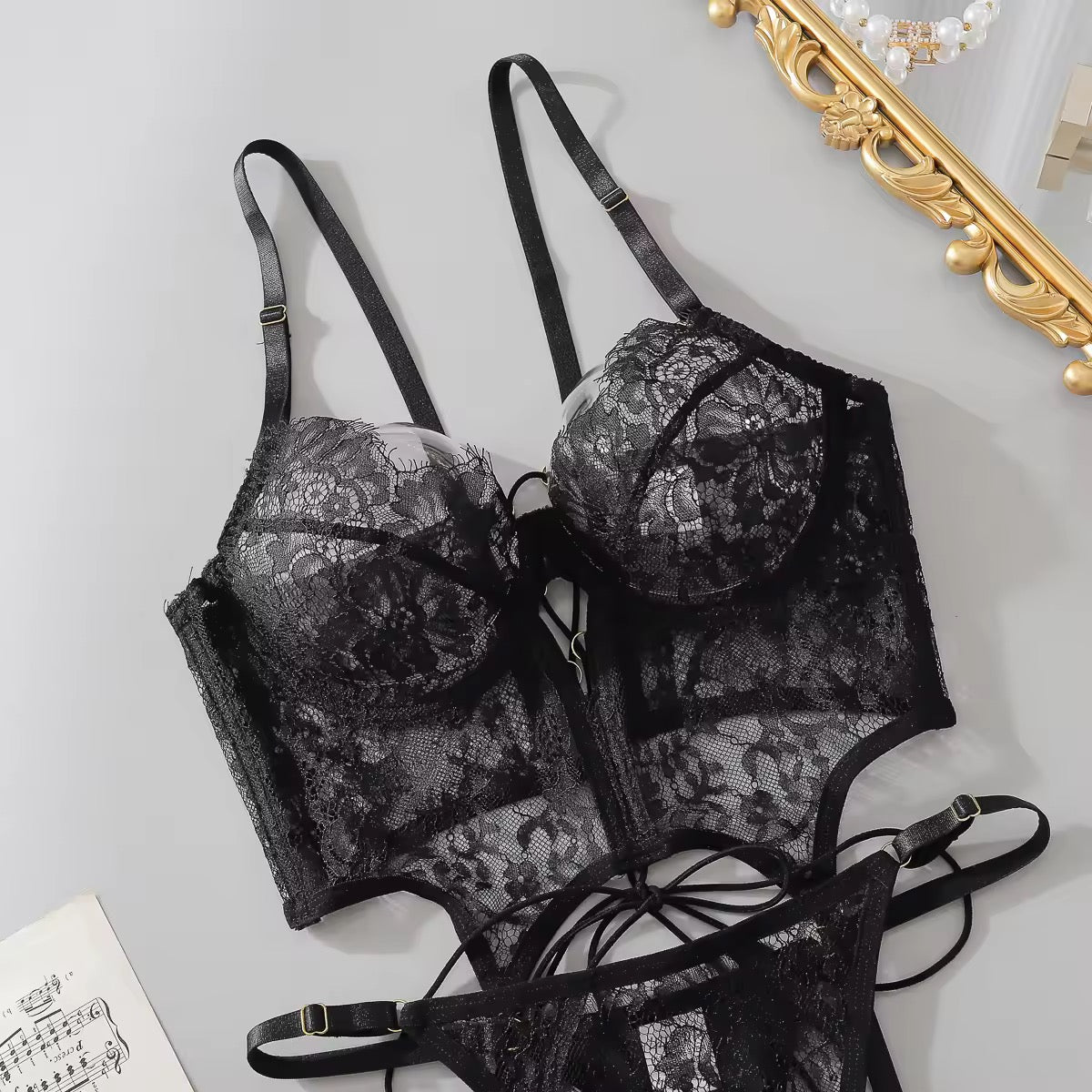Lingerie Rendada com Ligas de Perna – Toque elegante e estrutura perfeita