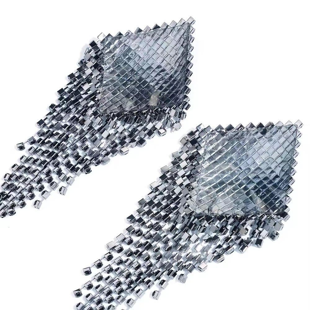 Tapa-Seios Gota de Cristal com Corpo de Strass – Luxo Máximo e Impacto Visual