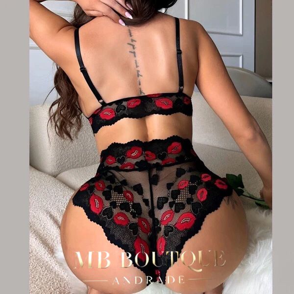 Body com detalhes em strass (strass removível)