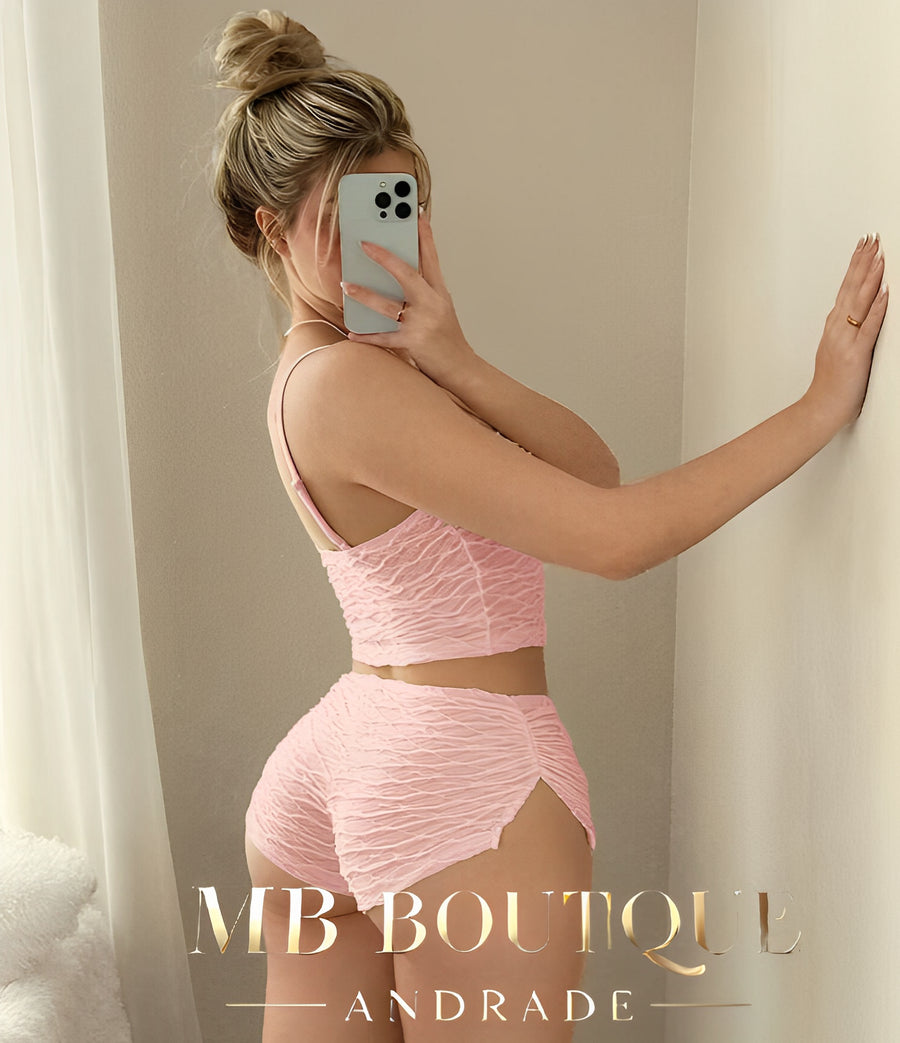 Baby Doll Rosa Texturizado – Delicadeza moderna para noites leves