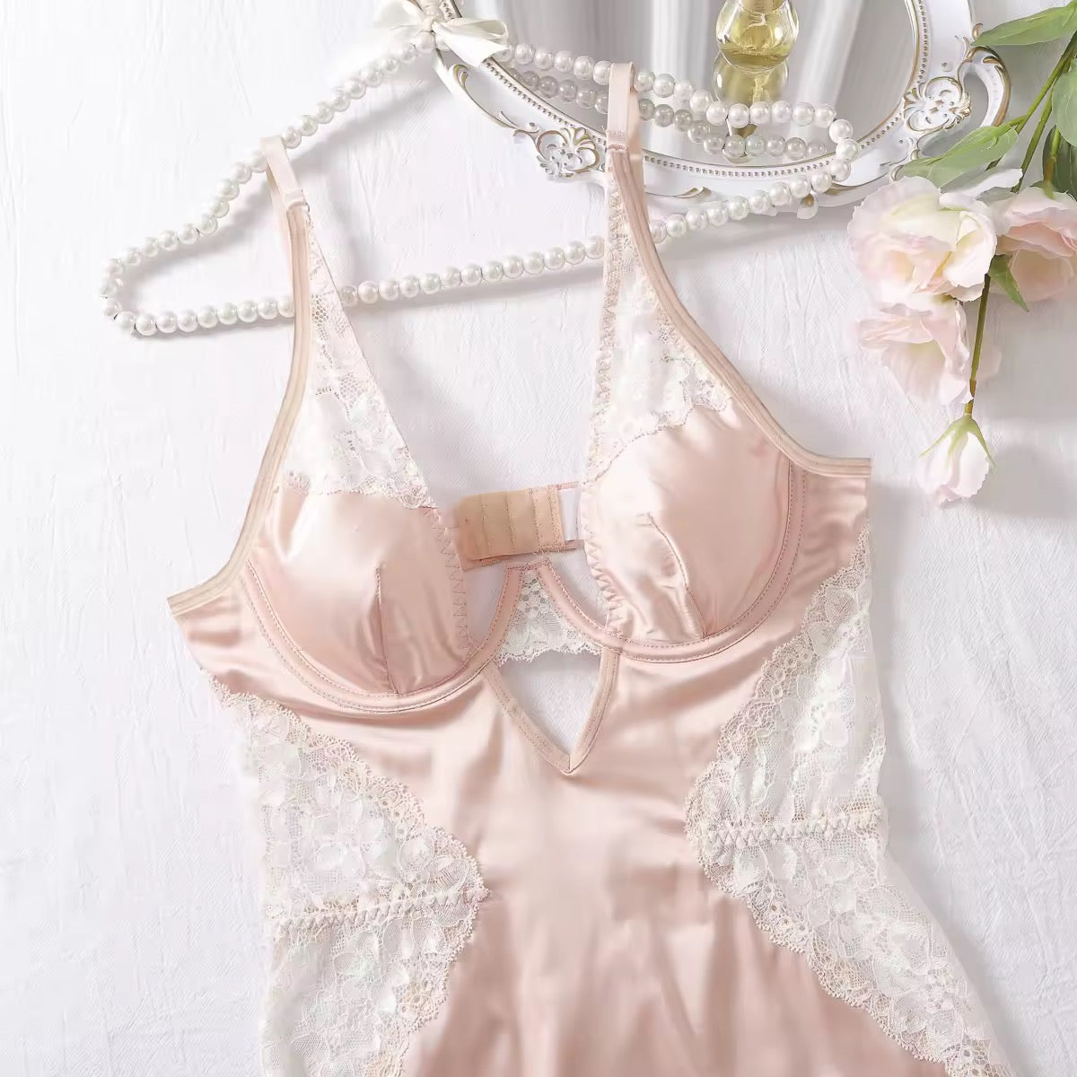 Camisola Rosé Angel – Acetinada com Renda e Detalhe Vazado