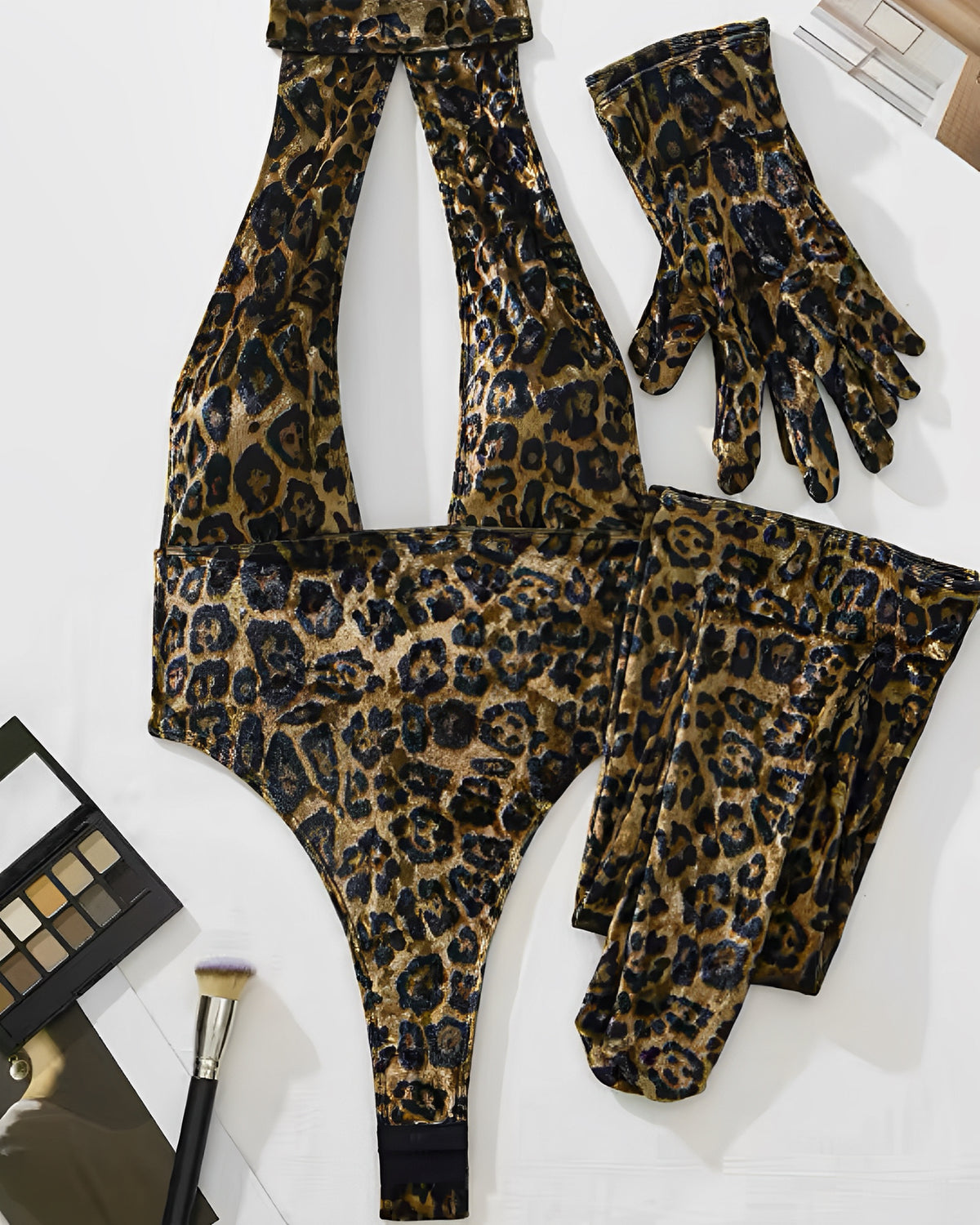 Body Sexy Animal Print – Poder Selvagem e Elegância Atemporal - com luvas e meias