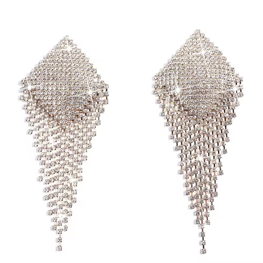 Tapa-Seios Gota de Cristal com Corpo de Strass – Luxo Máximo e Impacto Visual