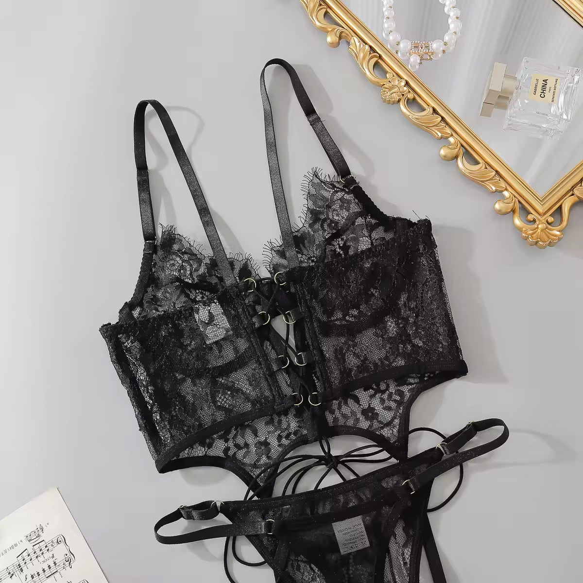 Lingerie Rendada com Ligas de Perna – Toque elegante e estrutura perfeita