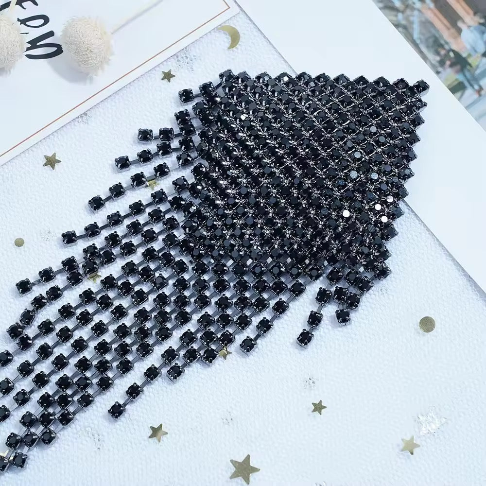 Tapa-Seios Gota de Cristal com Corpo de Strass – Luxo Máximo e Impacto Visual