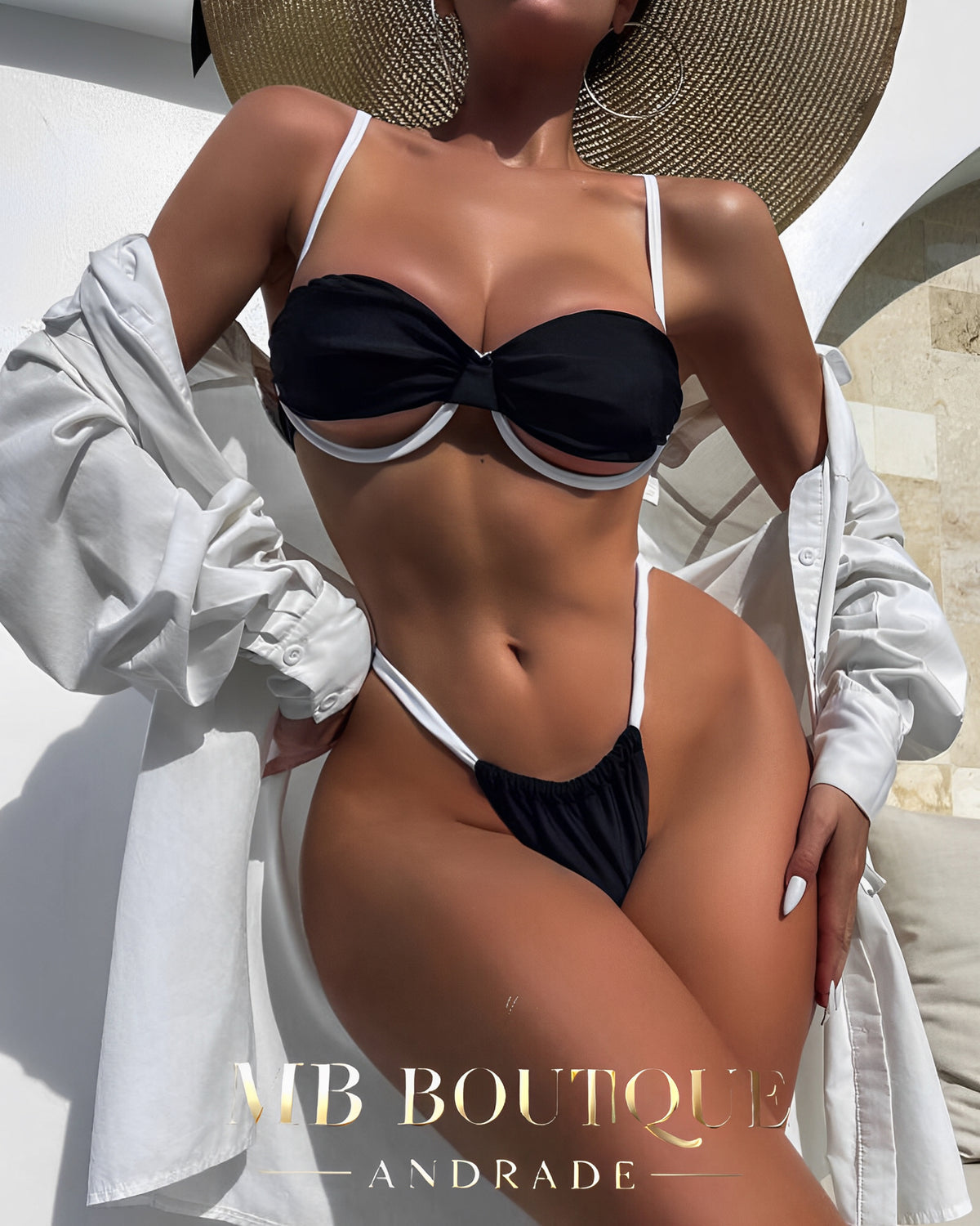 Biquíni Preto com Detalhes Brancos – Sofisticação e Modernidade
