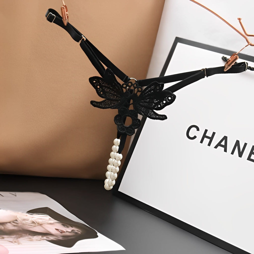 Calcinha com Bordado em Borboleta e Pérolas – Regulável