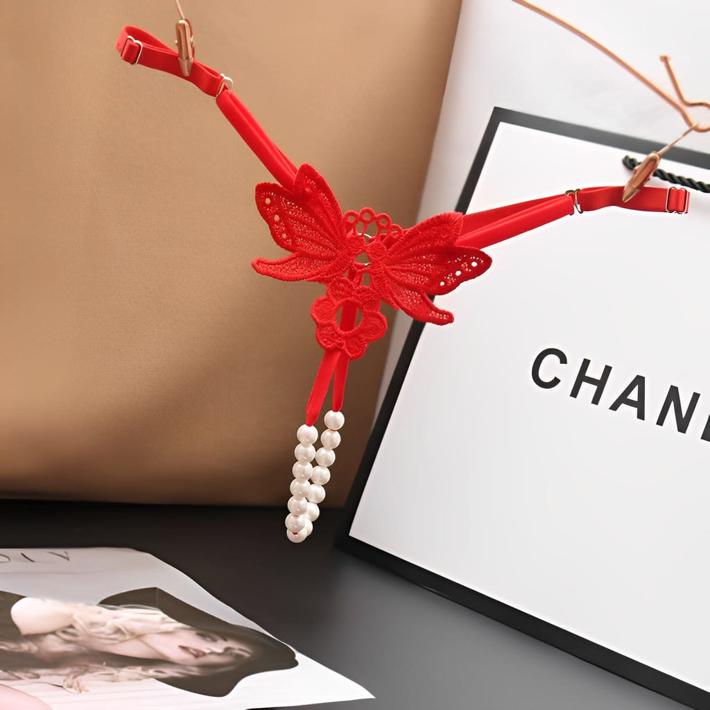 Calcinha com Bordado em Borboleta e Pérolas – Regulável