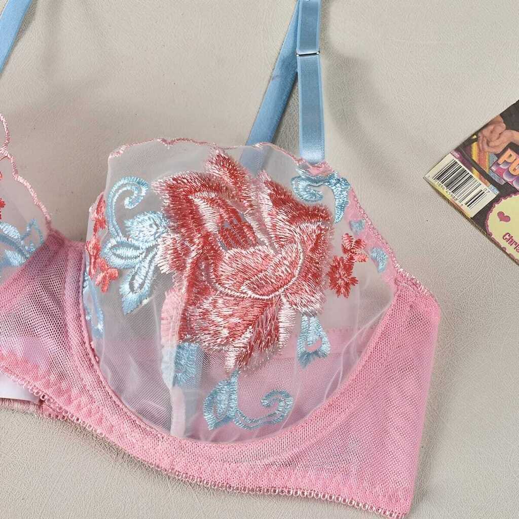 Lingerie com bordado em flores e ligas de perna 