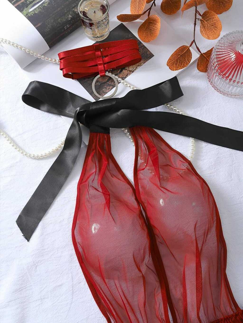 Body transparente com gargantilha 