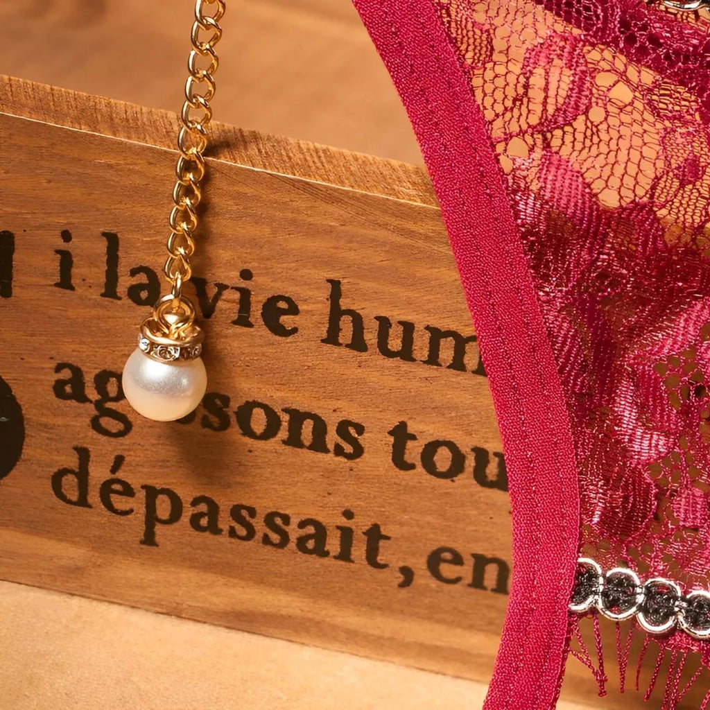 Calcinha Sexy de renda com detalhes em pérolas