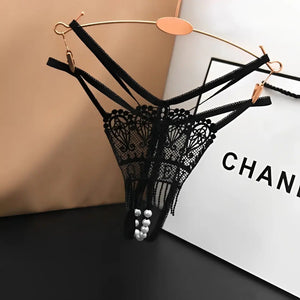 Calcinha com detalhes em franja e pérolas