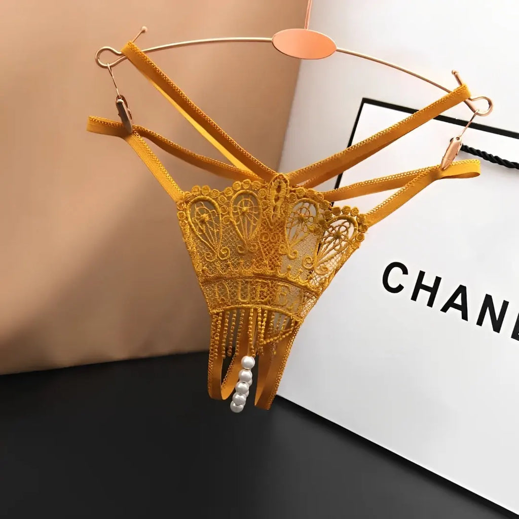 Calcinha com detalhes em franja e pérolas