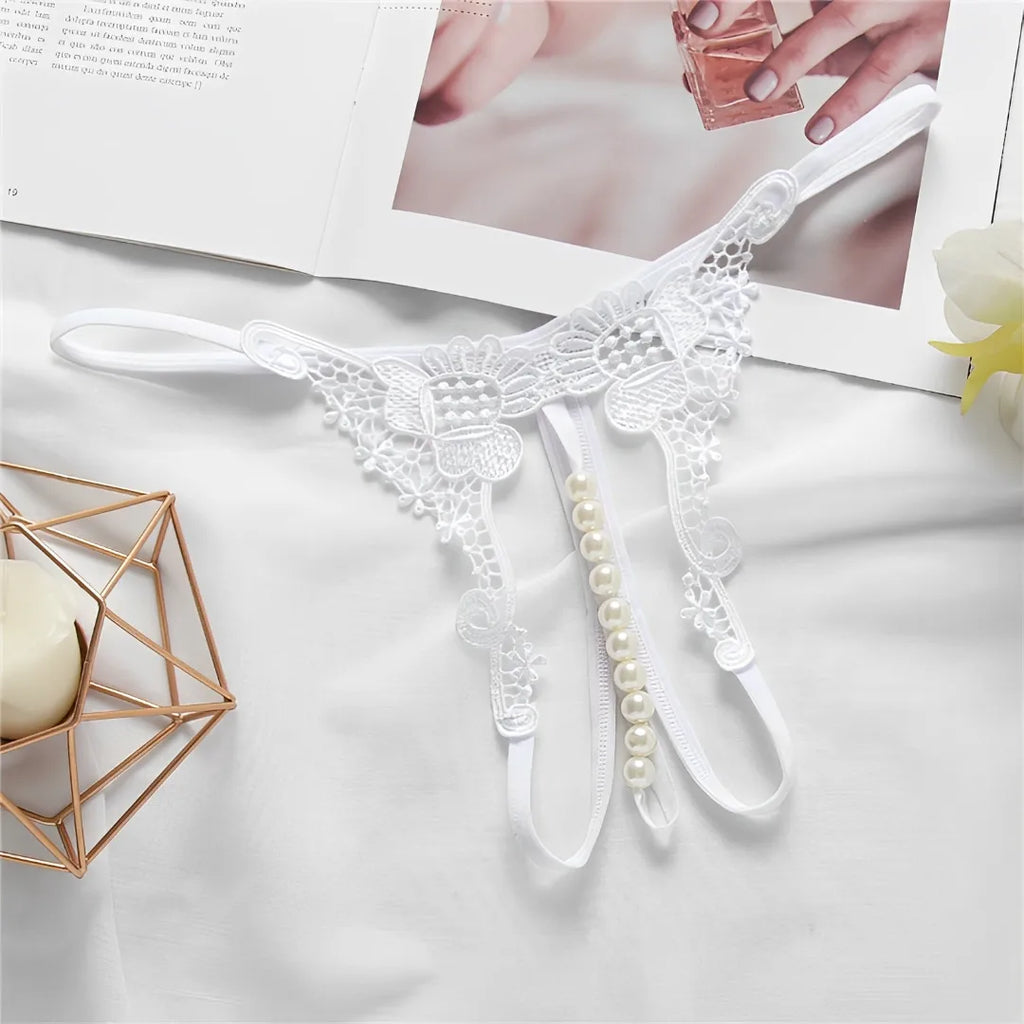 Calcinha com detalhes em pérolas