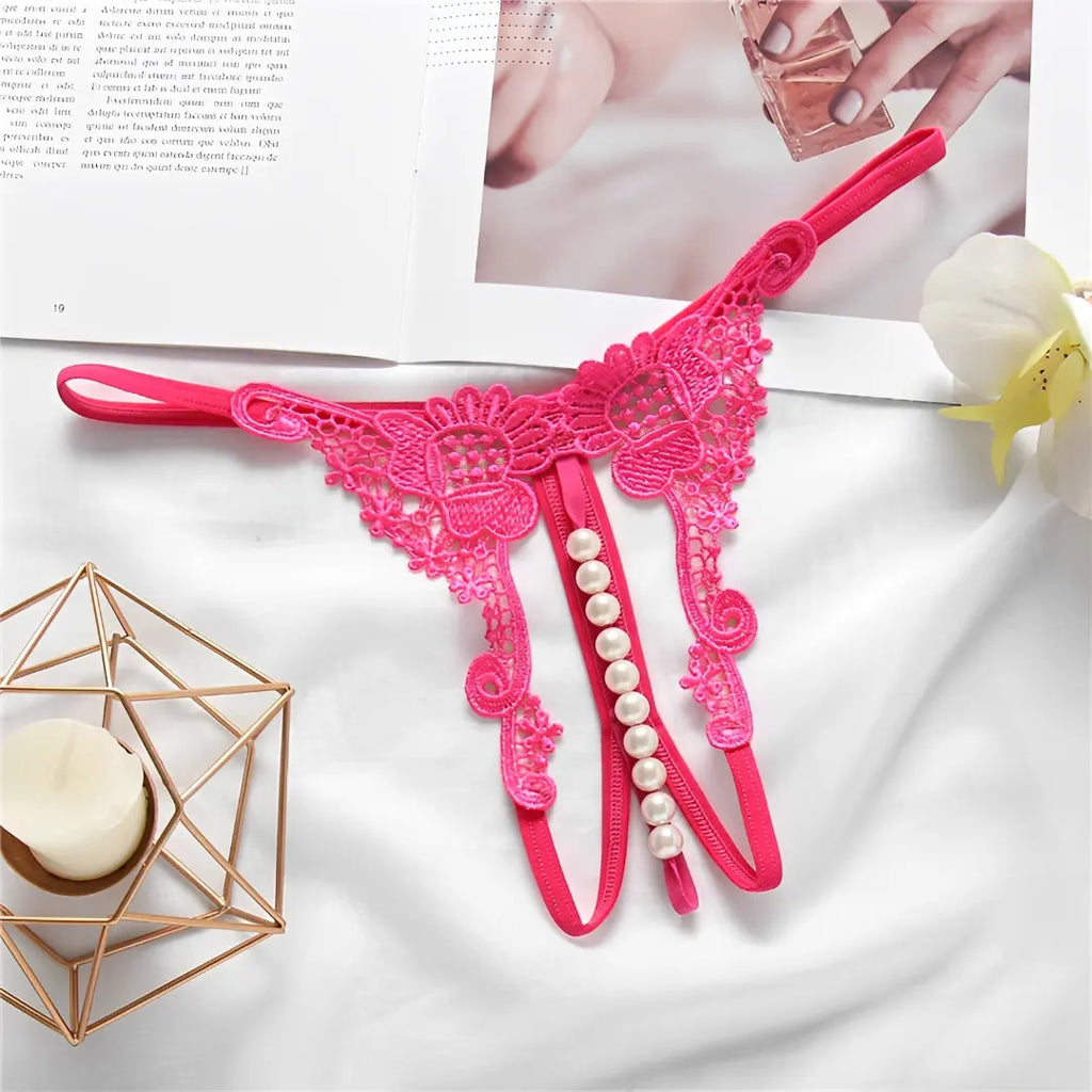 Calcinha com detalhes em pérolas