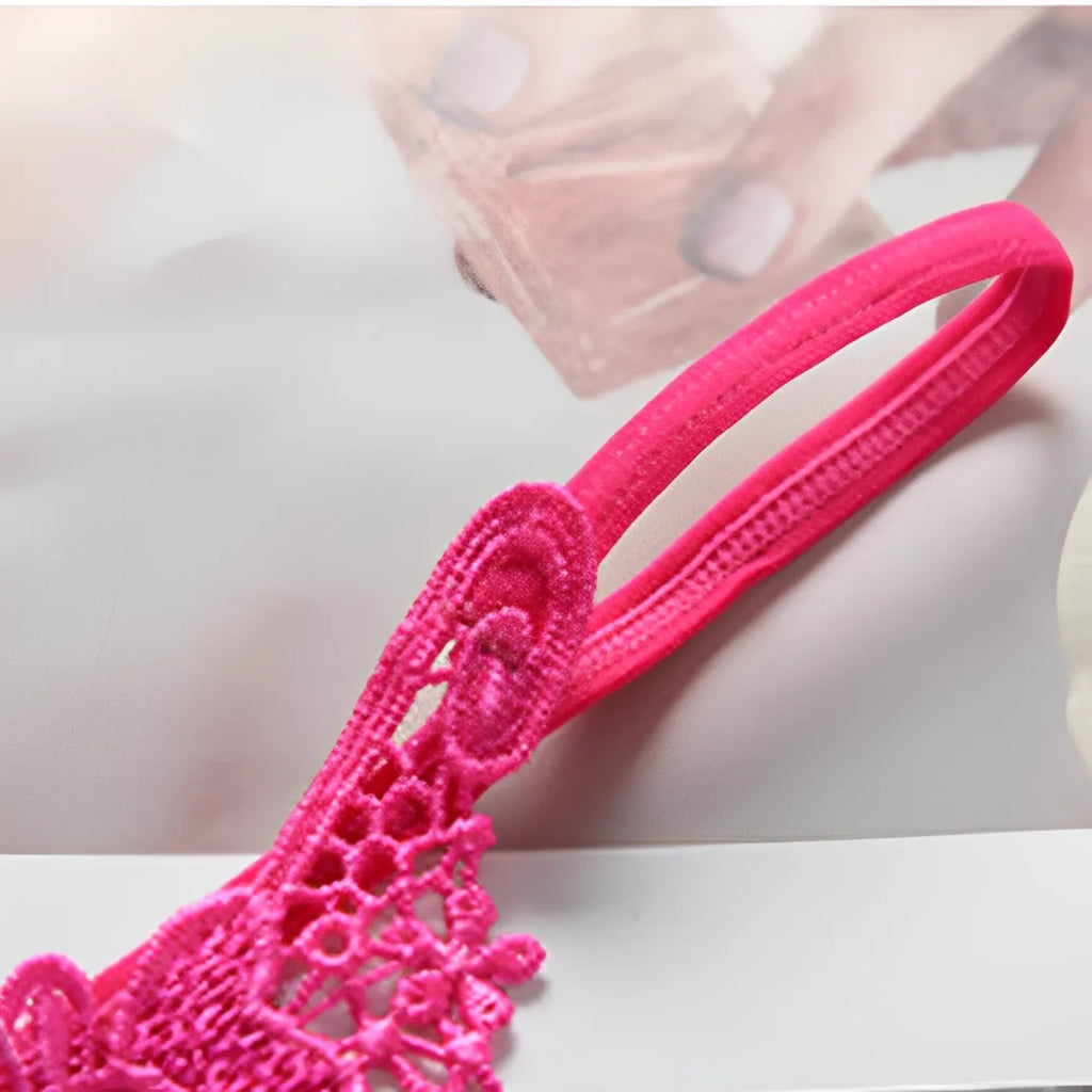 Calcinha com detalhes em pérolas