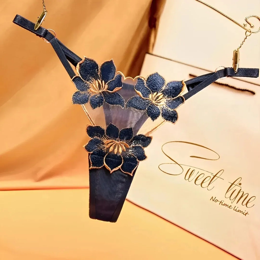 Calcinha com regulagem e bordado em flor