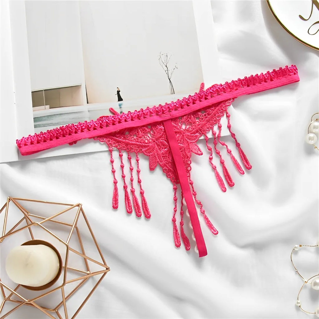 Calcinha com pérolas e franjas