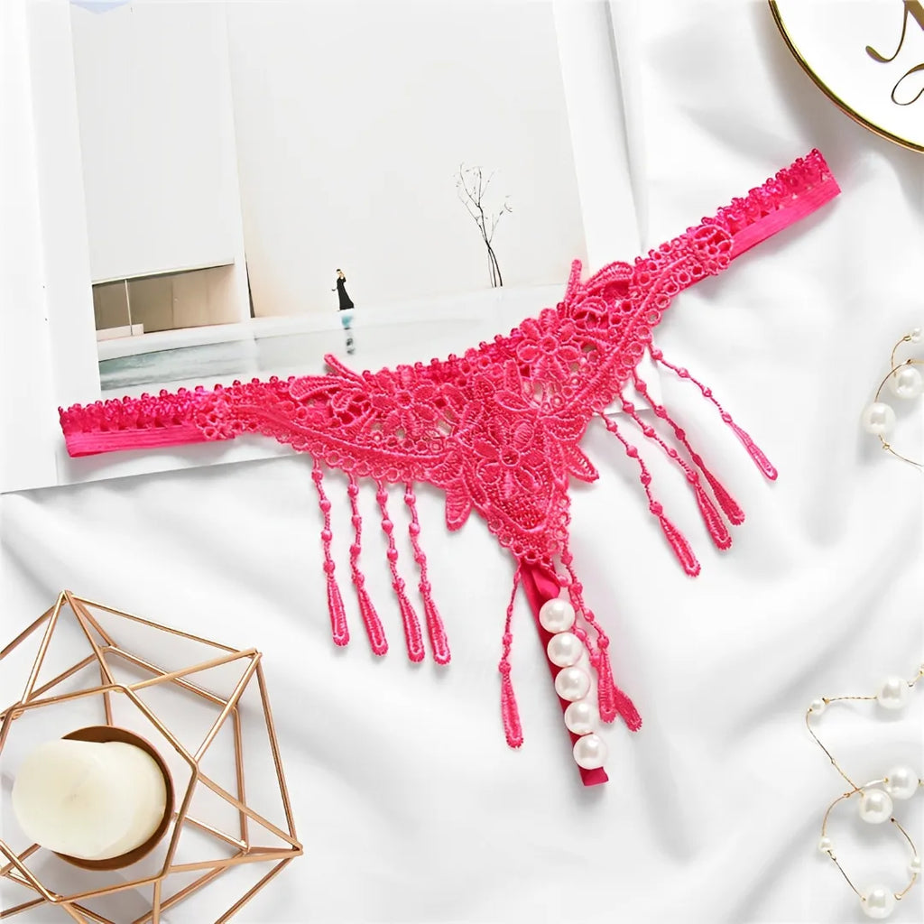 Calcinha com pérolas e franjas