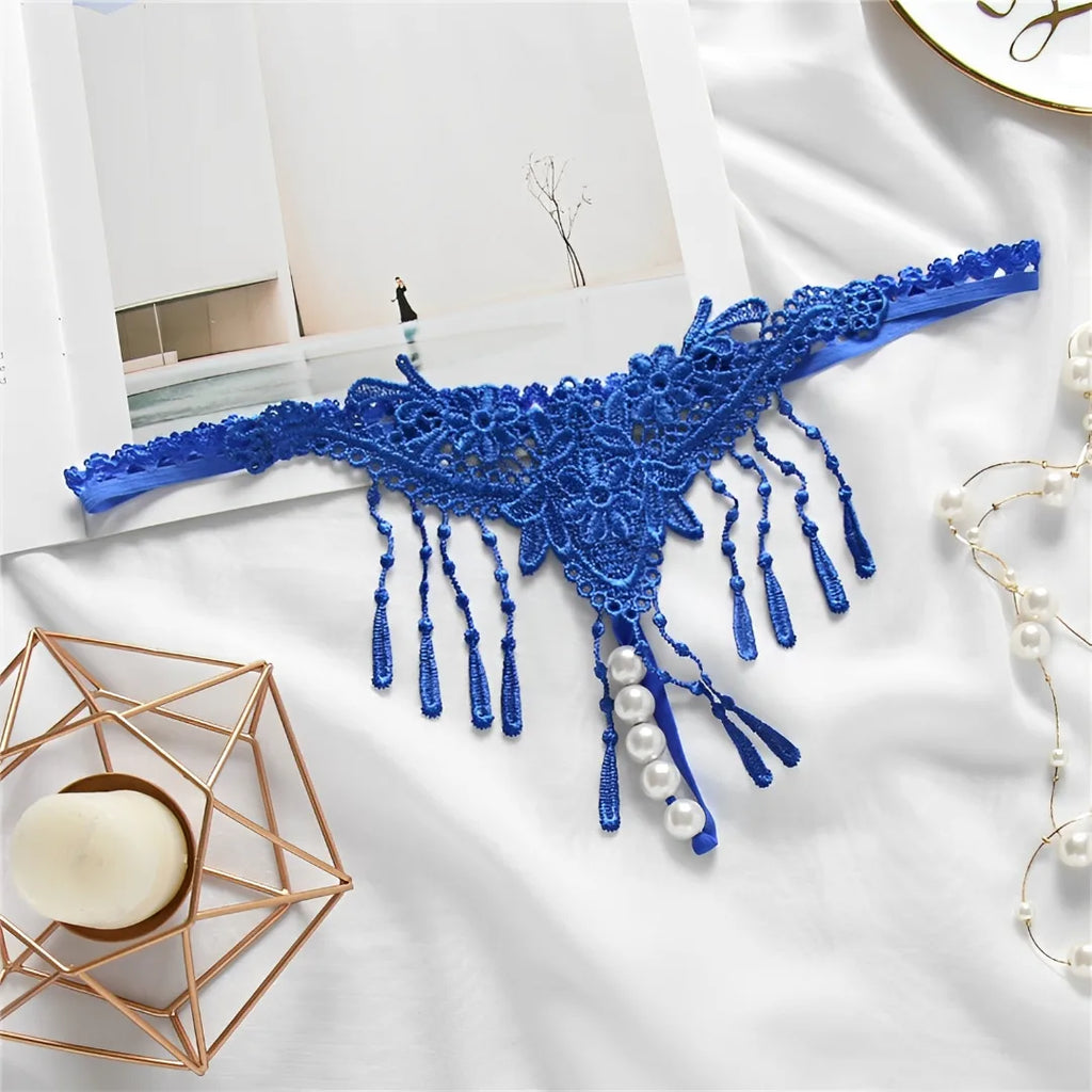 Calcinha com pérolas e franjas