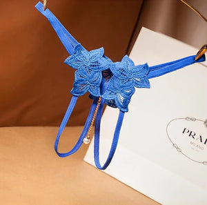 Calcinha com bordado em flor